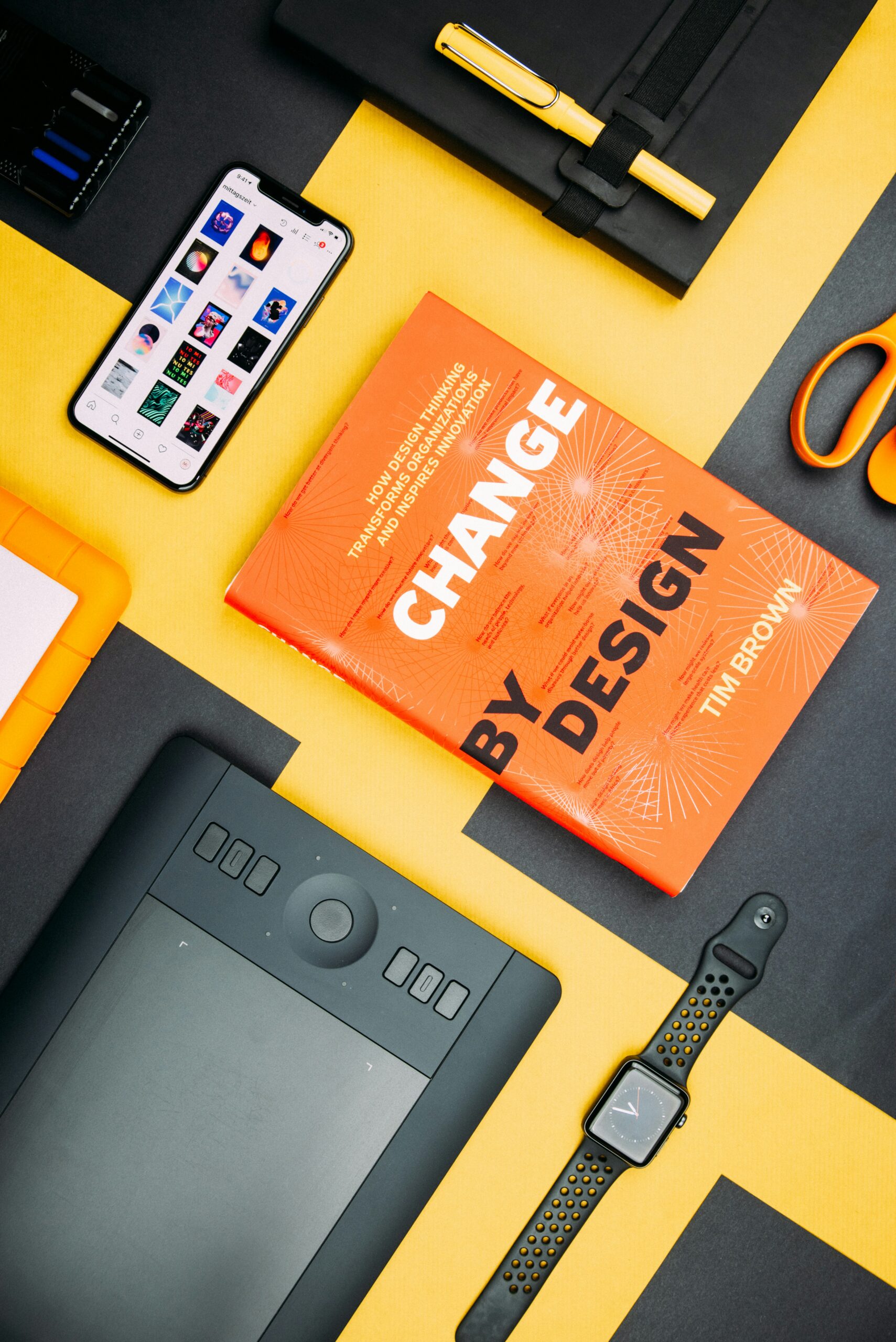 Stack de herramientas online para emprendedores con apps de diseño, gestión y marketing digital integradas